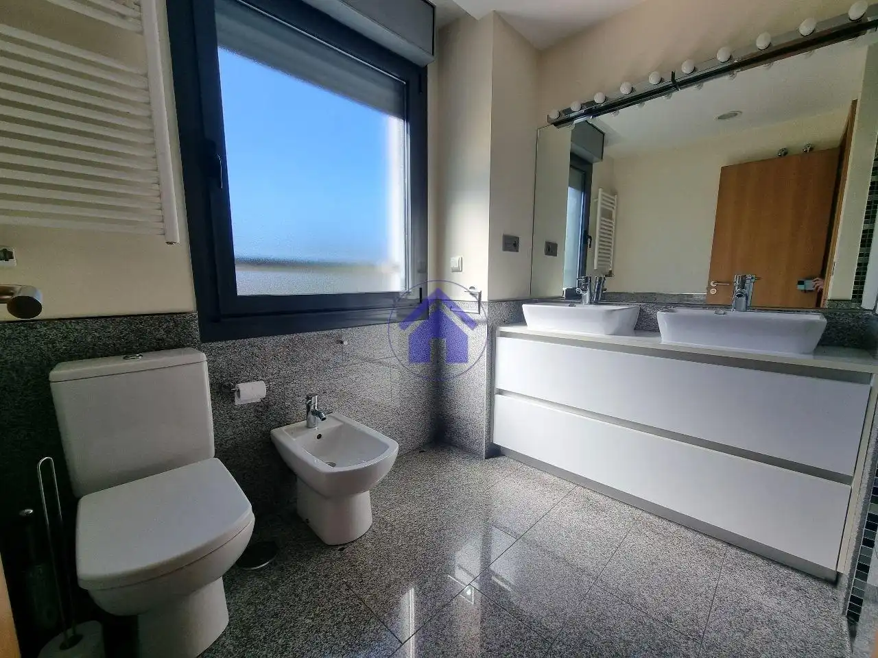Bany de Apartament de lloguer en Vigo  amb Calefacció, Parquet i Traster