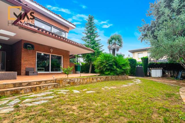 Casa-chalet en Venta en Carrer Schweitzer en Castellarnau