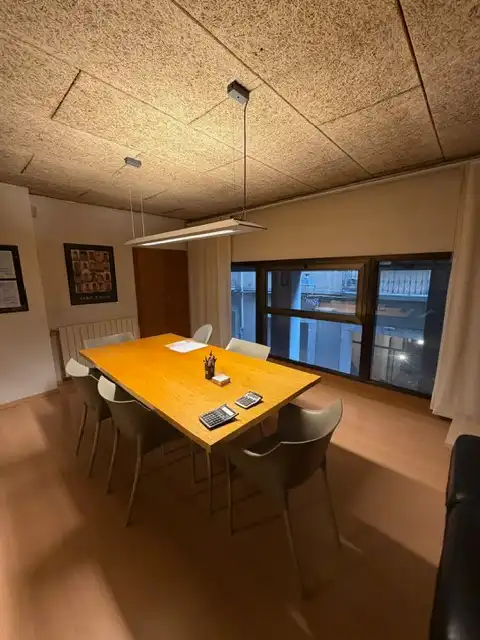 Menjador de Local en venda en Girona amb Aire condicionat, Calefacció i Parquet