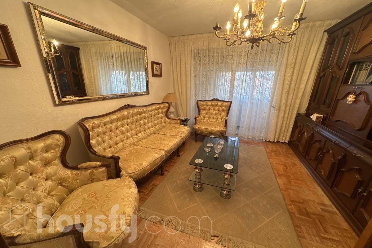 Sala de estar de Piso de alquiler en  Madrid Capital con Calefacción, Amueblado y Balcón