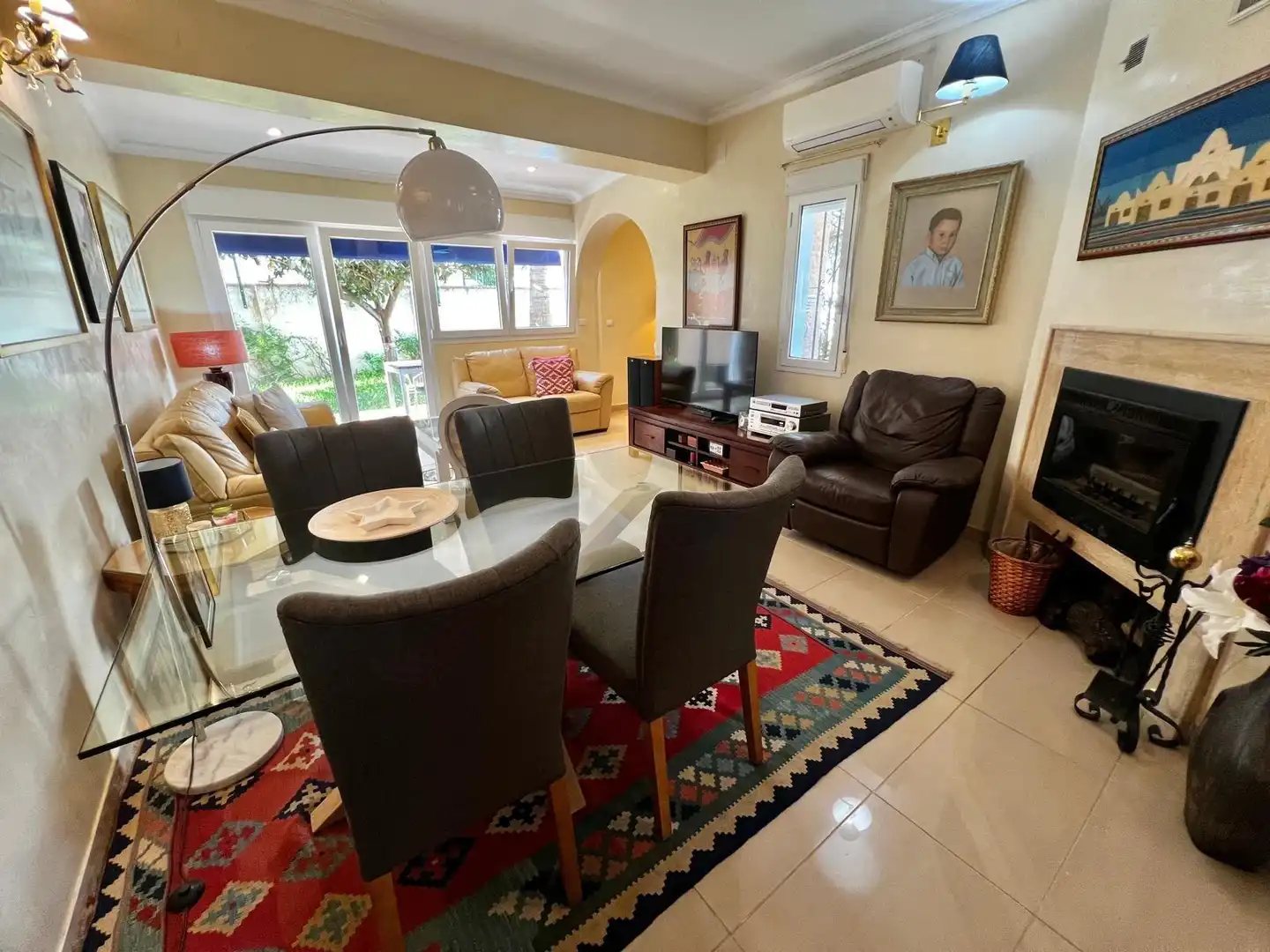 Sala d'estar de Casa o xalet en venda en Málaga amb Aire condicionat, Calefacció i Jardí privat
