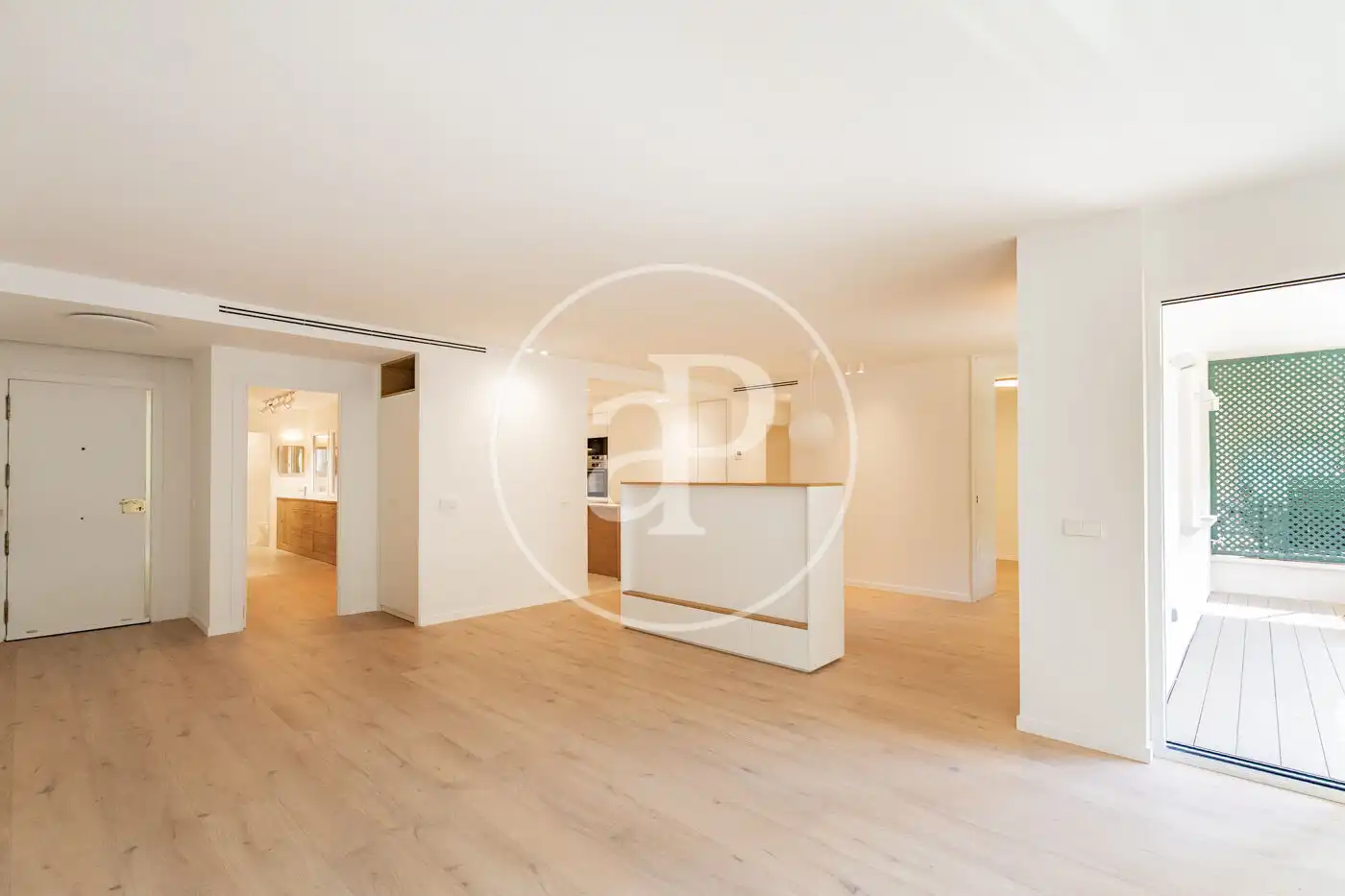 Vista exterior de Piso en venta en Madrid con Aire acondicionado, Calefacción y Jardín privado