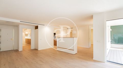 Foto 4 de Piso en venta en Paseo de la R. Cristina, Jerónimos, Madrid Capital
