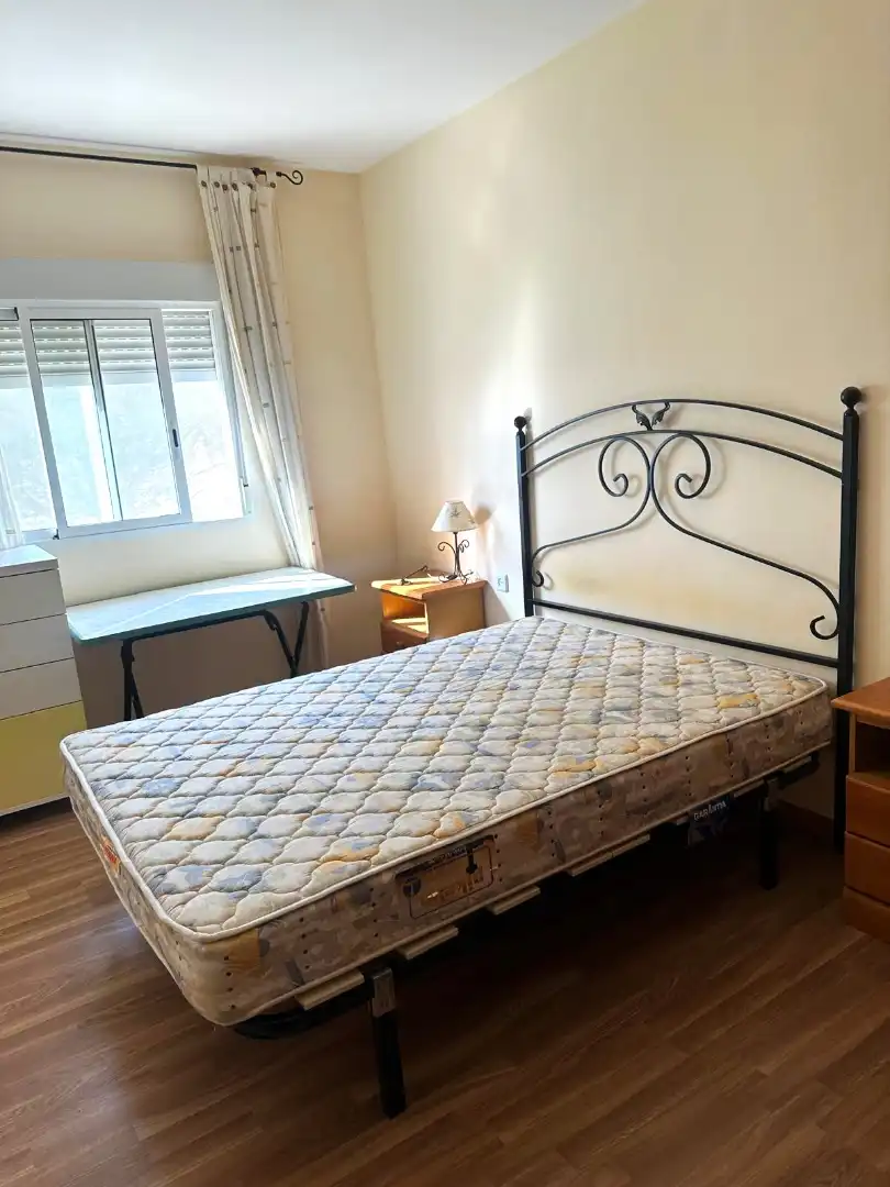 Habitación de Casa adosada en venta en Botarell con Jardín privado, Parquet y Amueblado