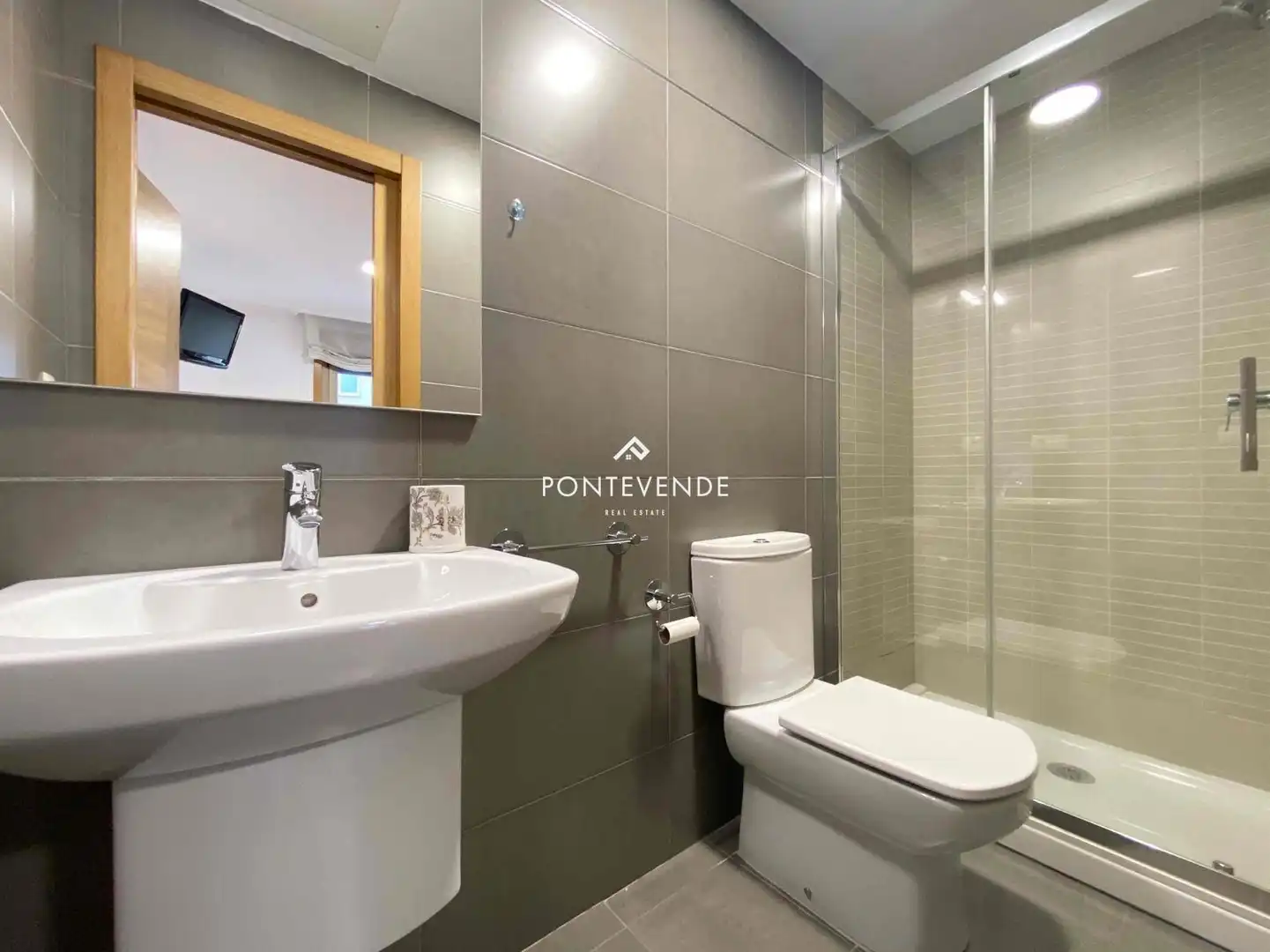 Baño de Piso en venta en Poio con Calefacción, Parquet y Trastero