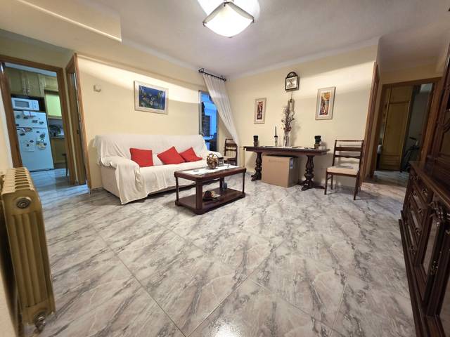 Piso en Venta en Calle del Arroyo en Valdeacederas