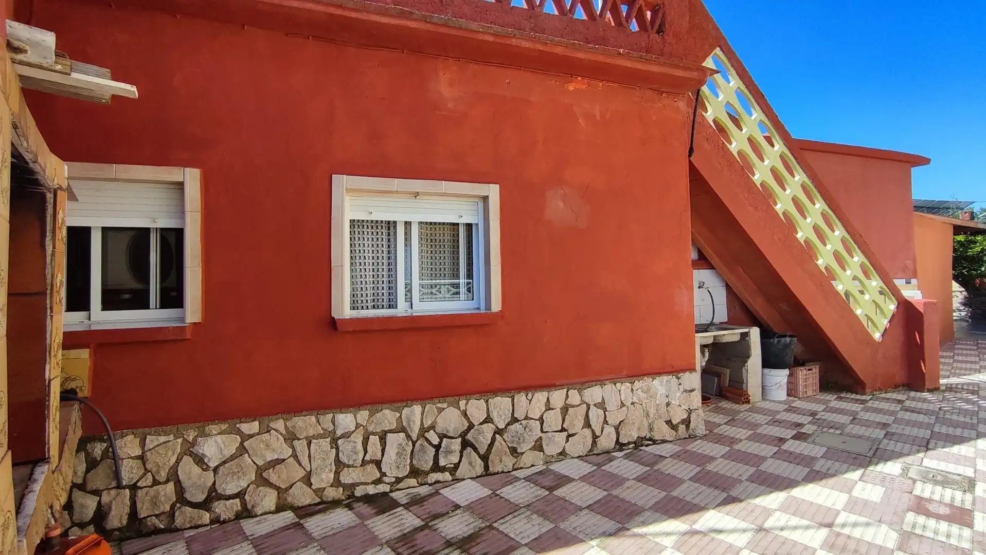 Vista exterior de Casa adosada en venta en Gandia con Aire acondicionado, Jardín privado y Terraza