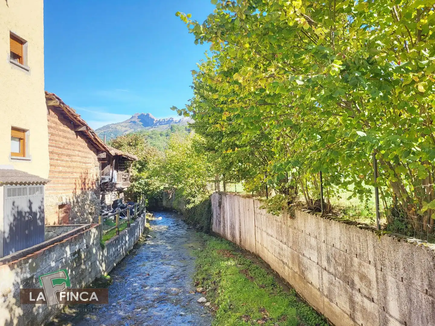 Exterior view of Houses for sale in Laviana  with Storage room