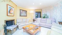 Sala de estar de Casa adosada en venta en Boadilla del Monte con Balcón