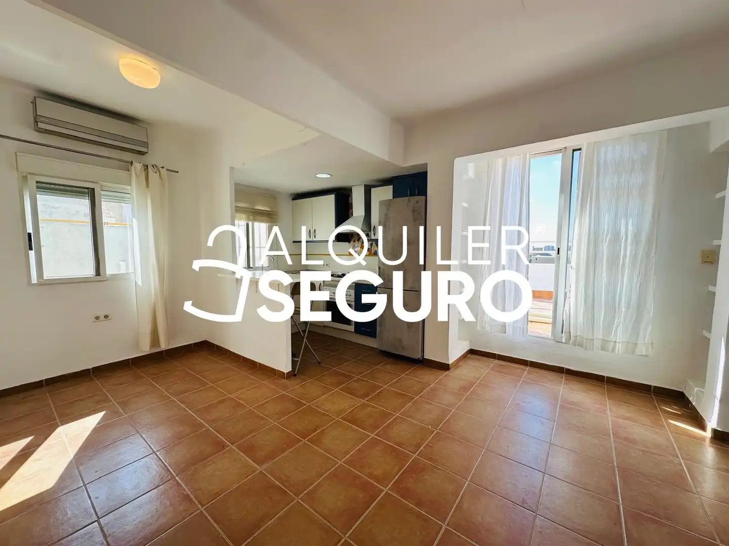 Flat for rent in Valencia  with Air Conditioner