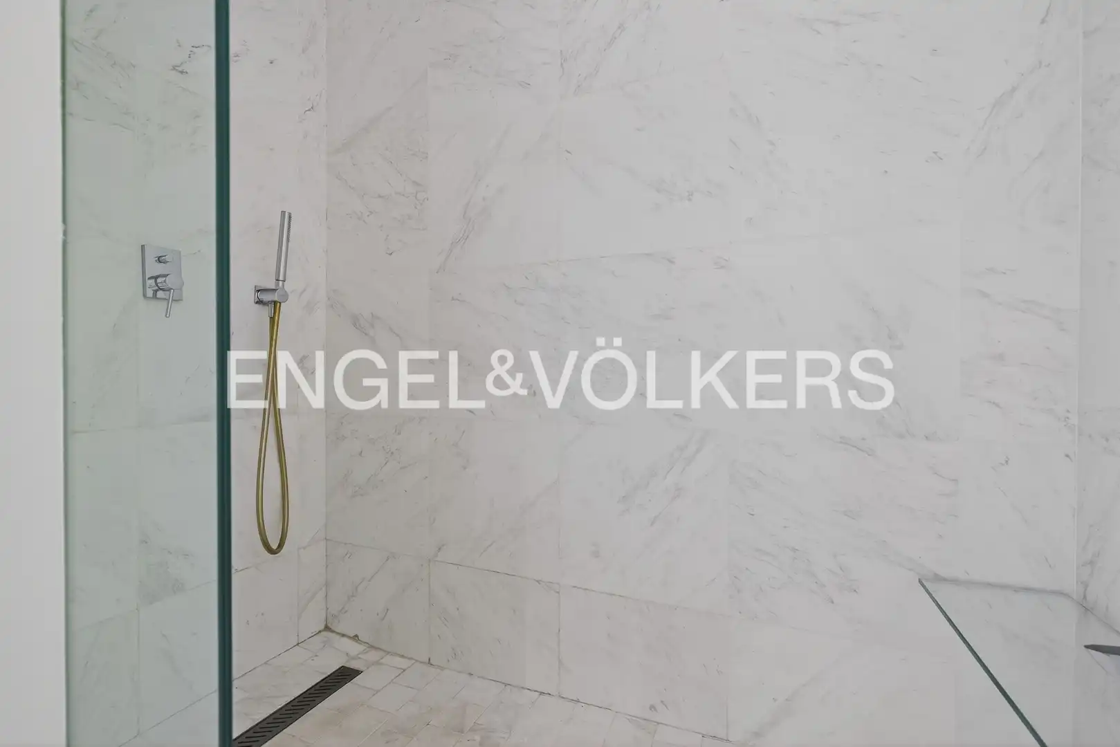 Badezimmer von Wohnungen zur Miete in Sevilla mit Klimaanlage, Heizung und Balkon