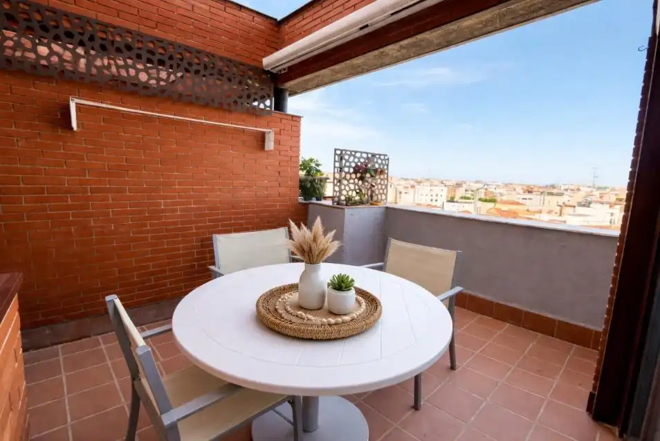Terraza de Piso para compartir en  Madrid Capital