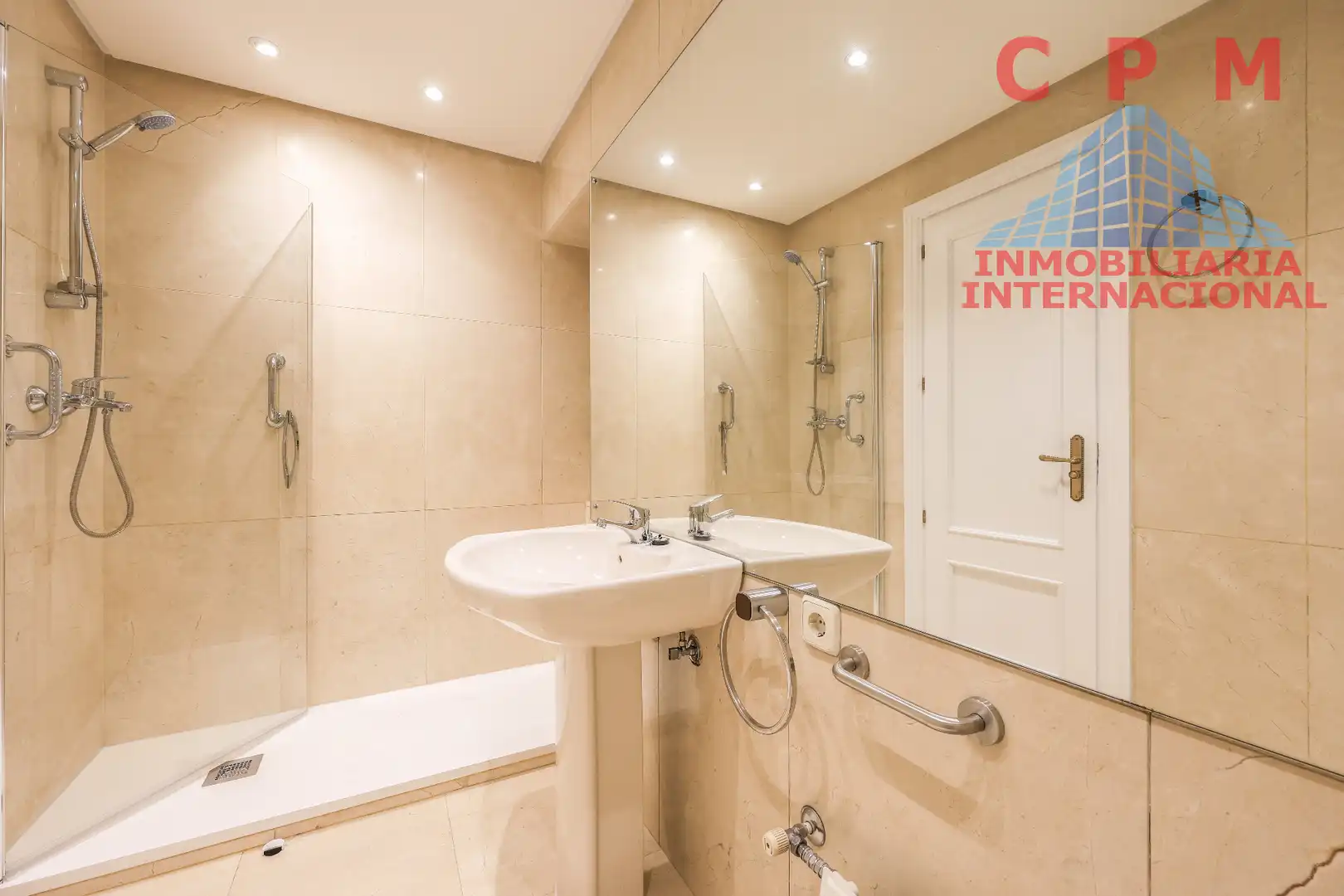 Baño de Piso de alquiler en Madrid con Aire acondicionado, Calefacción y Parquet