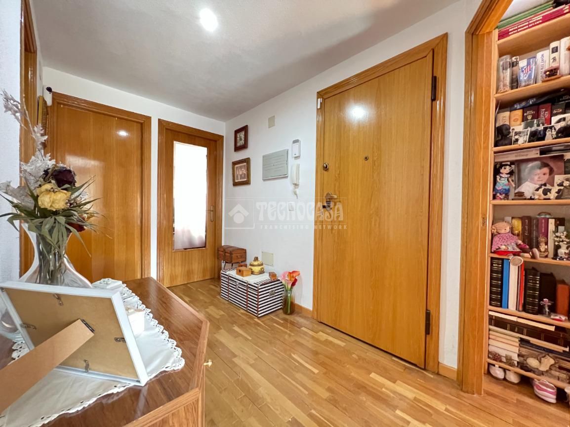 Flat for sale in  Madrid Capital  with Air Conditioner and Furnished