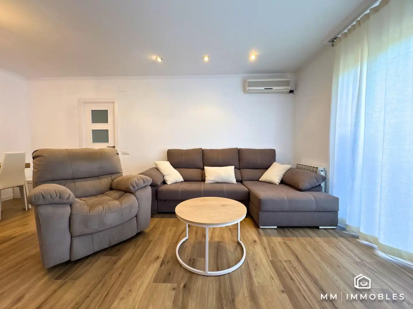 Sala de estar de Piso en venta en Canovelles con Aire acondicionado, Calefacción y Balcón