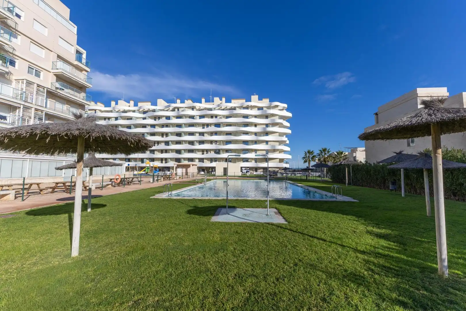 Piscina de Apartamento en venta en El Puig de Santa Maria con Aire acondicionado, Calefacción y Amueblado