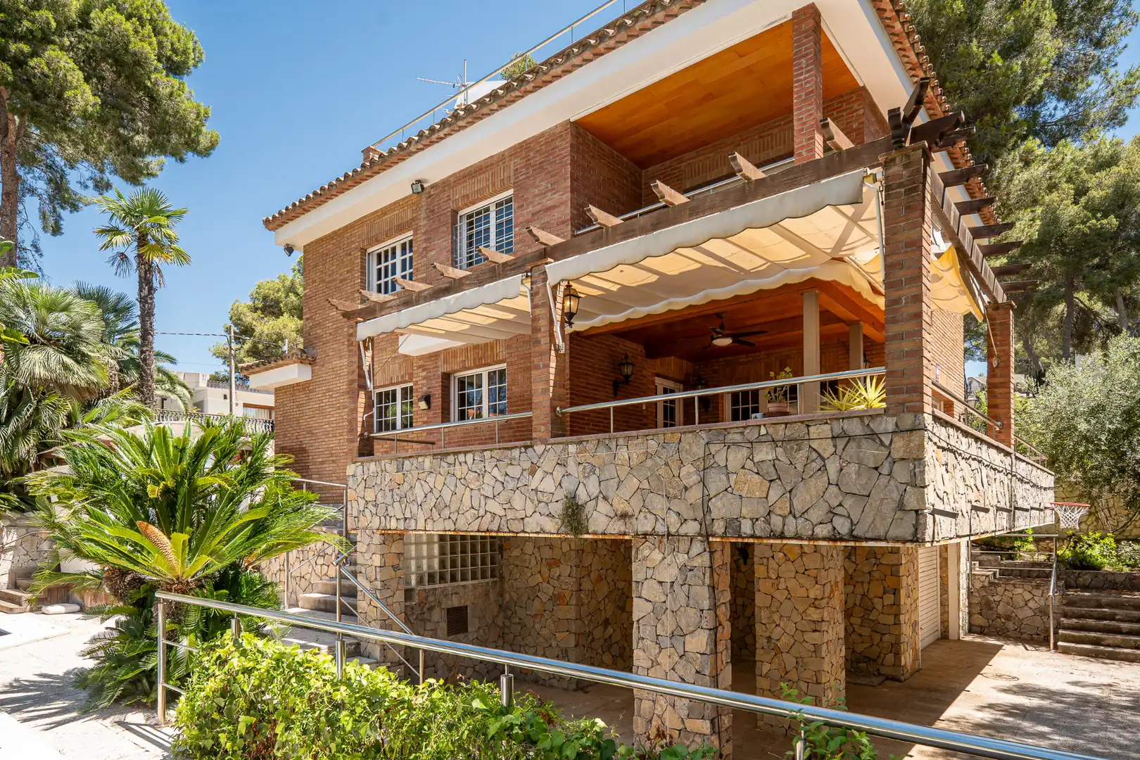 Vista exterior de Casa o xalet en venda en Tarragona amb Aire condicionat, Jardí privat i Terrassa