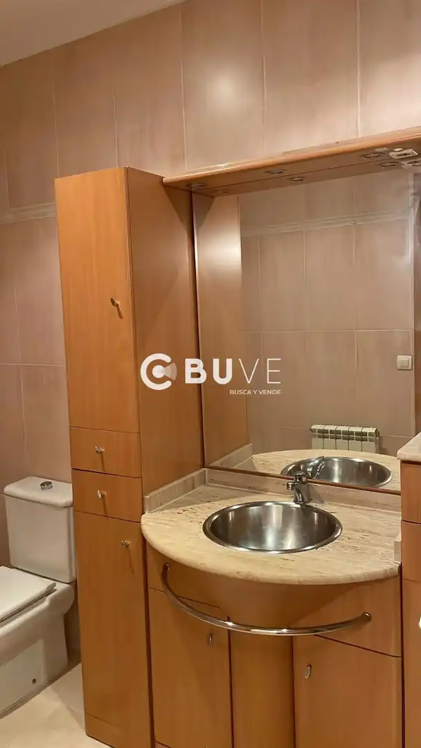 Baño de Piso de alquiler en Valladolid con Calefacción, Terraza y Amueblado