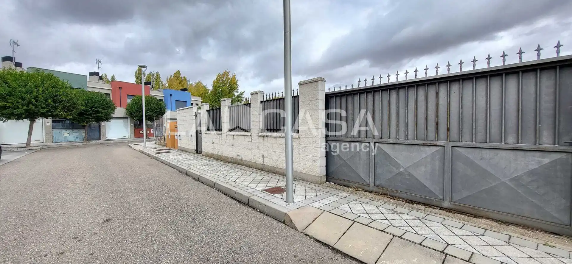 Lands and plots for sale in Calle del Tilo
