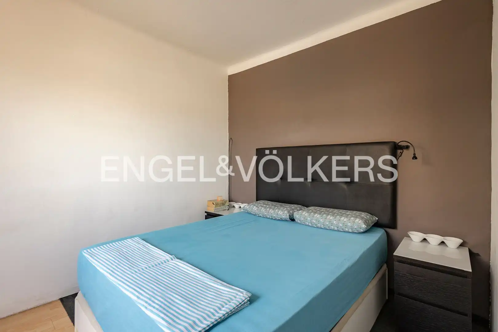 Bedroom of Attic for sale in L'Hospitalet de Llobregat  with Air Conditioner, Heating and Parquet flooring