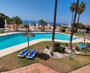 Piscina de Casa adosada en venda en Benalmádena amb Aire condicionat, Terrassa i Moblat