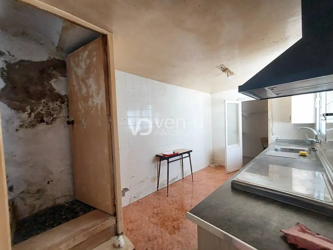 Cuina de Casa o xalet en venda en Enguera amb Calefacció, Jardí privat i Terrassa