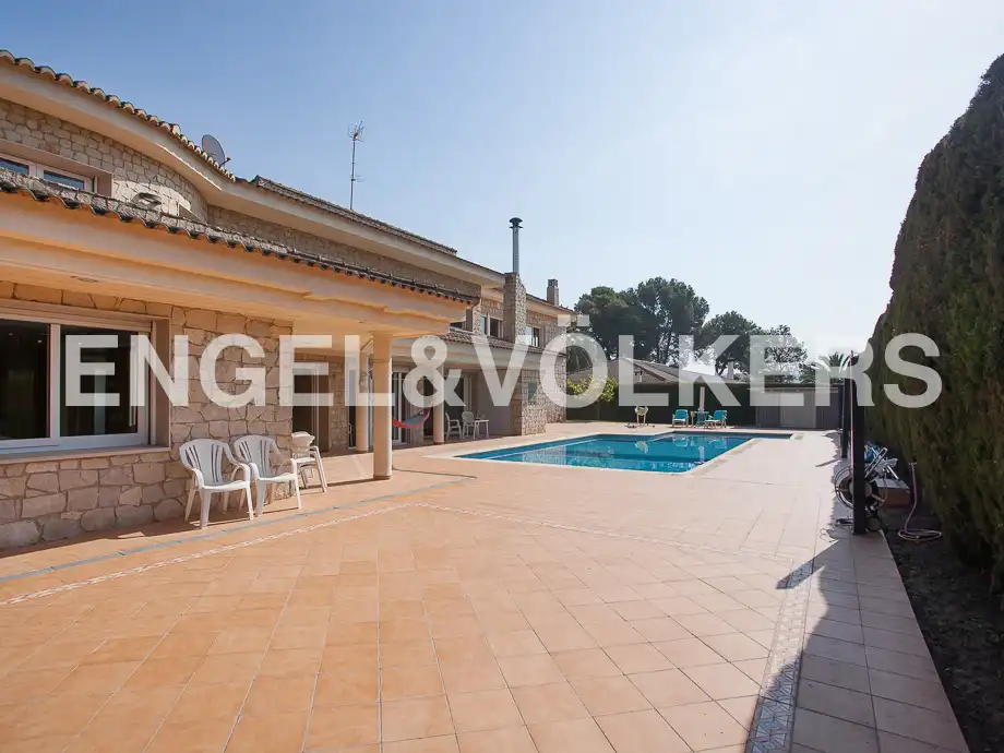Piscina de Casa o chalet en venta en Serra con Calefacción, Jardín privado y Trastero