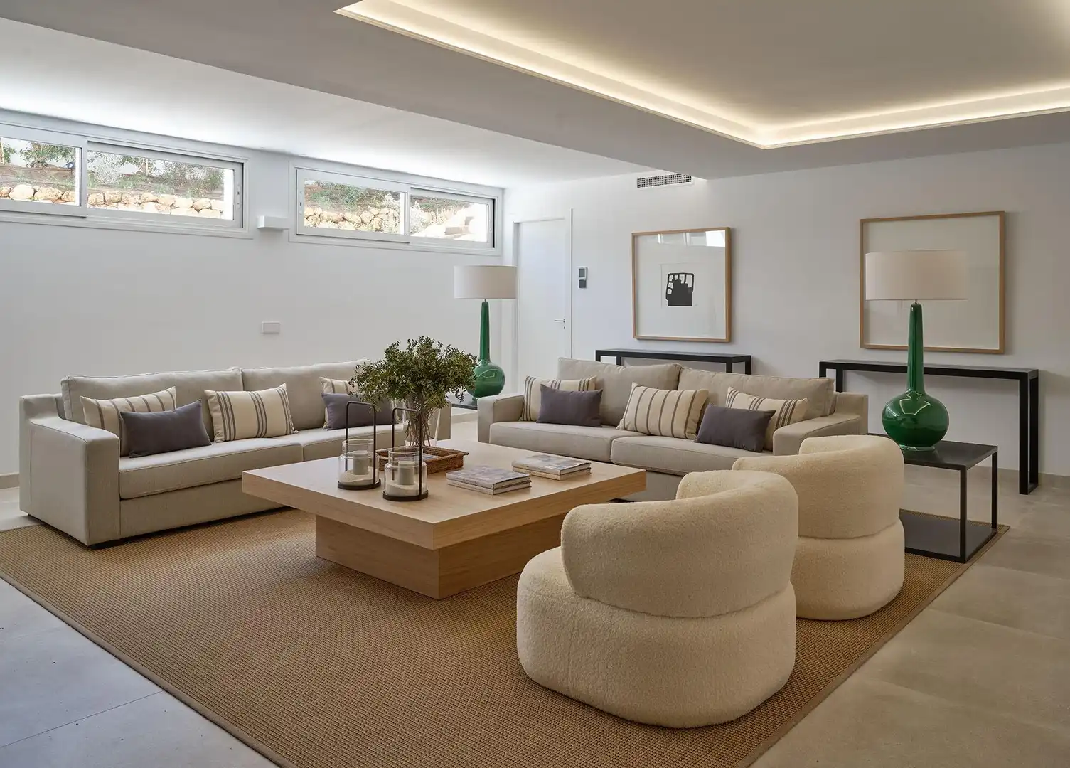 Sala d'estar de Casa o xalet en venda en Marbella amb Aire condicionat, Calefacció i Jardí privat