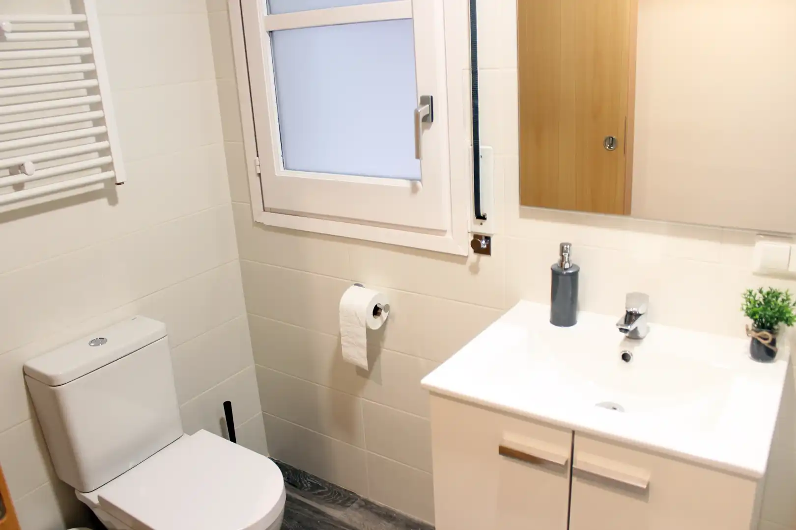 Baño de Piso en venta en Girona con Aire acondicionado, Calefacción y Terraza