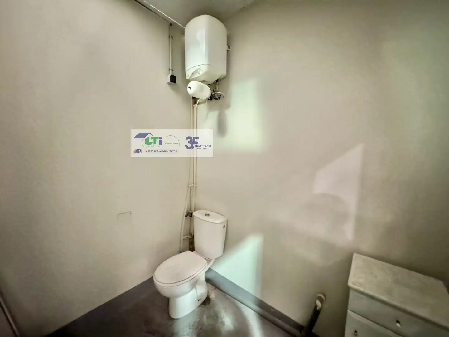 Bathroom of Industrial buildings for rent in La Muela
