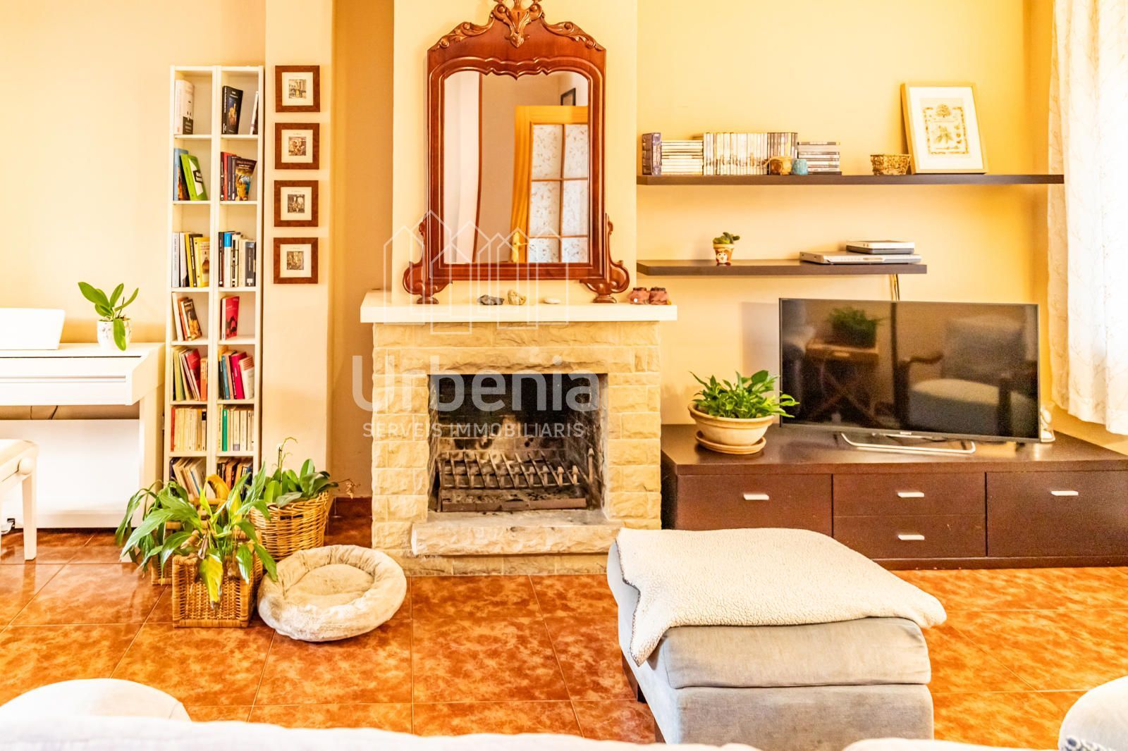 Sala d'estar de Casa o xalet en venda en Cabrils amb Aire condicionat, Calefacció i Terrassa