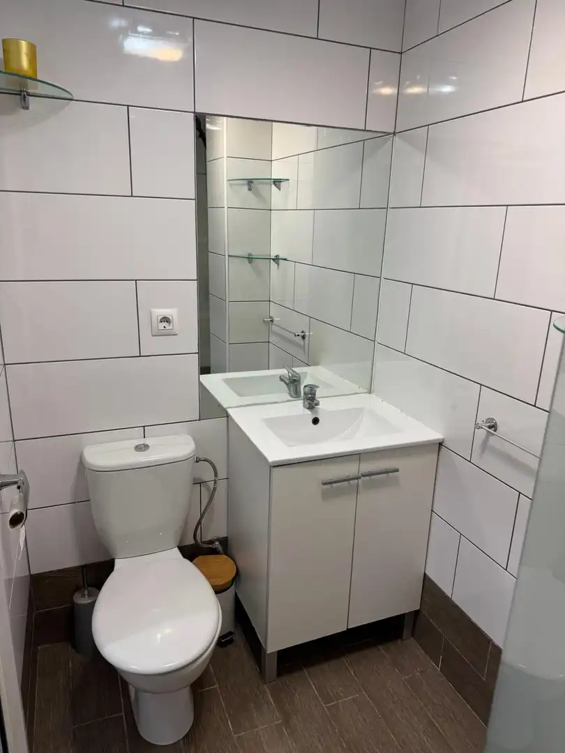 Badezimmer von Erdgeschoss zur Miete in Barcelona mit Klimaanlage