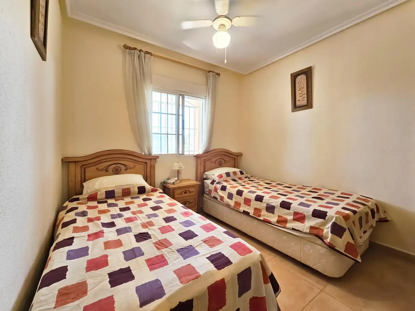 Schlafzimmer von Einfamilien-Reihenhaus zum Verkauf in Santa Pola mit Heizung, Privatgarten und Terrasse