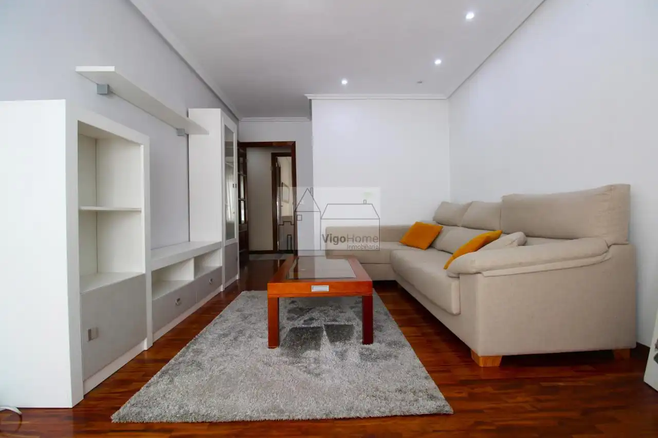 Living room of Flat for rent in Vigo   with Heating, Parquet flooring and Storage room