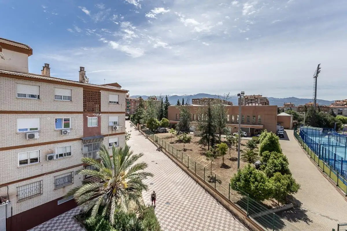 Vista exterior de Piso en venta en Granada con Aire acondicionado y Calefacción
