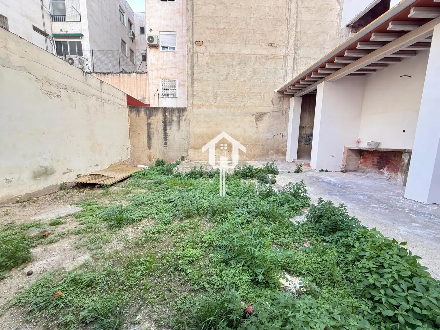 LOCAL EN VENTA EN ALICANTE, 222m2, PATIO Y DOS PLANTAS. EN PLENA AVENIDA ALCOY, imatge 3
