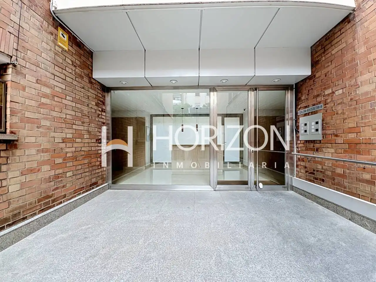 Piso en venta en Barcelona con Parquet, Trastero y Amueblado