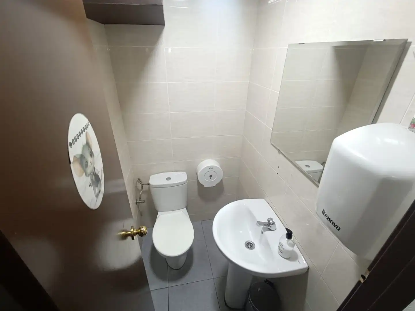 Badezimmer von Geschaftsraum zum Verkauf in Pallejà