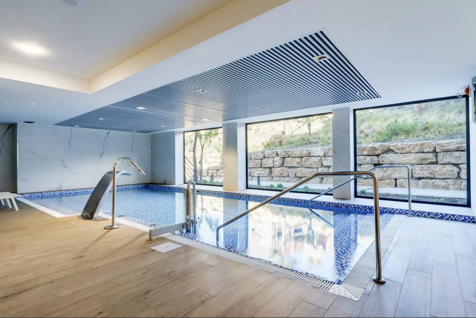 Piscina de Apartament de lloguer en Estepona amb Aire condicionat, Terrassa i Moblat