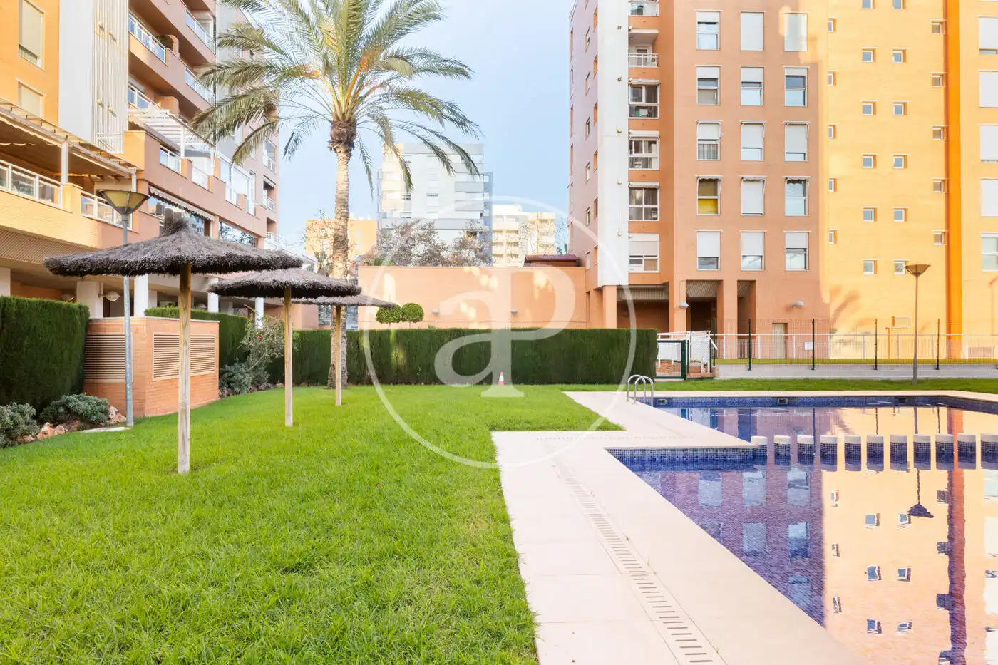 Piscina de Dúplex en venta en Valencia con Aire acondicionado, Calefacción y Terraza