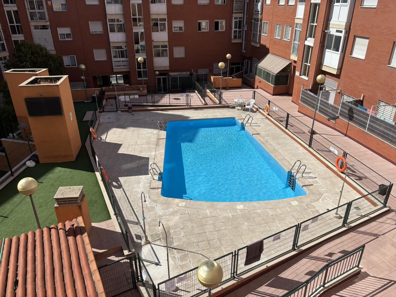 Swimming pool of Flat to rent in  Madrid Capital  with Air Conditioner, Heating and Parquet flooring