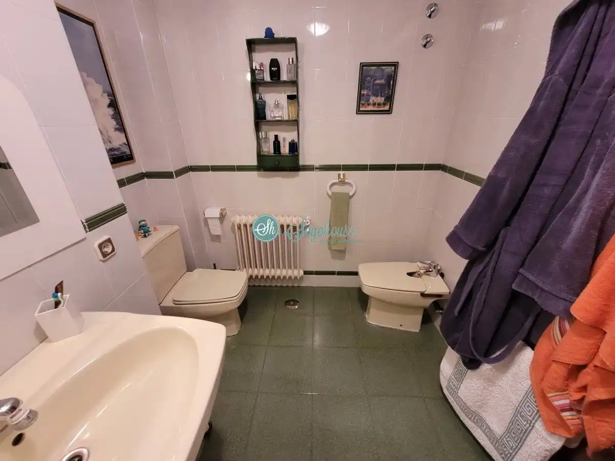 Bany de Pis en venda en Segovia amb Calefacció i Terrassa