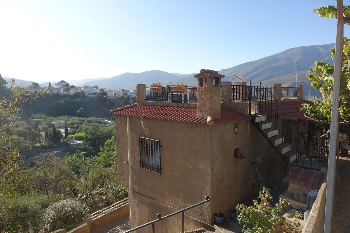 Vista exterior de Casa o xalet en venda en Órgiva amb Aire condicionat i Terrassa