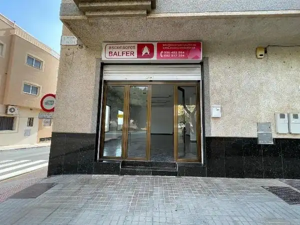 Local de alquiler en El Ejido con Aire acondicionado