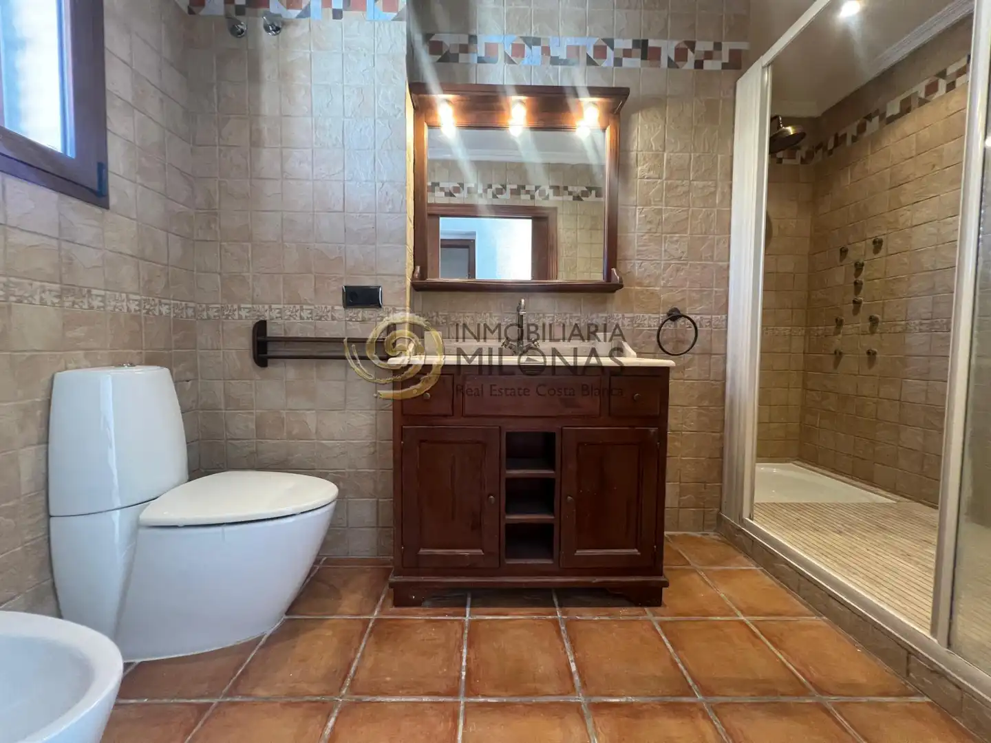 Bany de Casa o xalet en venda en La Nucia amb Aire condicionat, Jardí privat i Terrassa