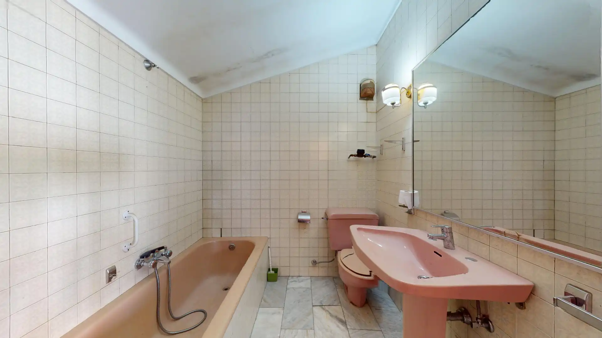 Bathroom of Flat for sale in Barakaldo   with Terrace, Washing machine and Balcony