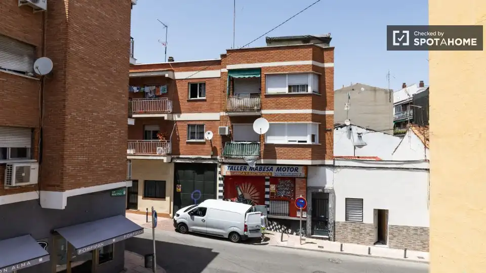 Vista exterior de Piso para compartir en Alcobendas con Aire acondicionado, Calefacción y Terraza
