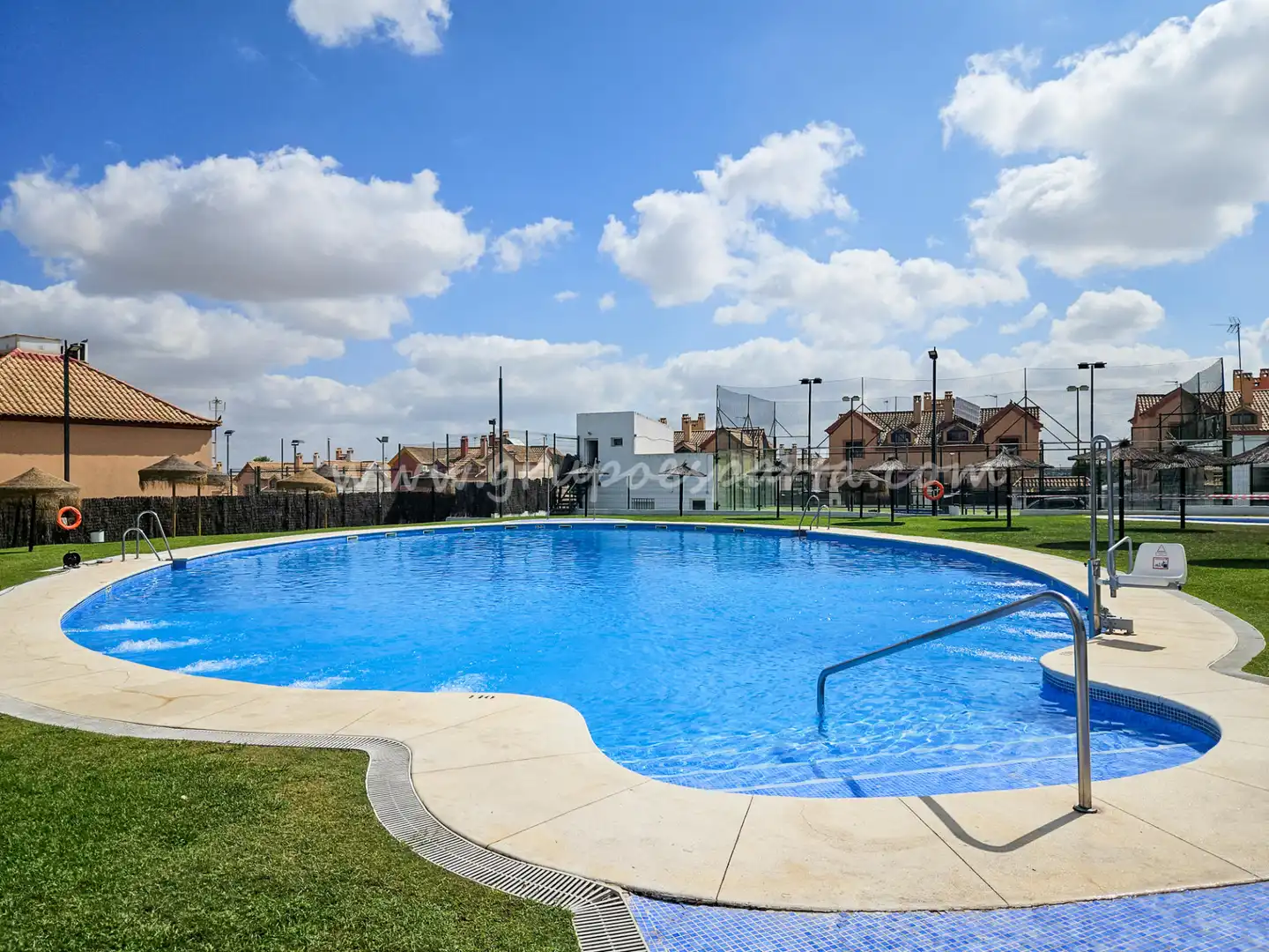Swimming pool of Detached homes for sale in Espartinas  with Air Conditioner, Heating and Oven