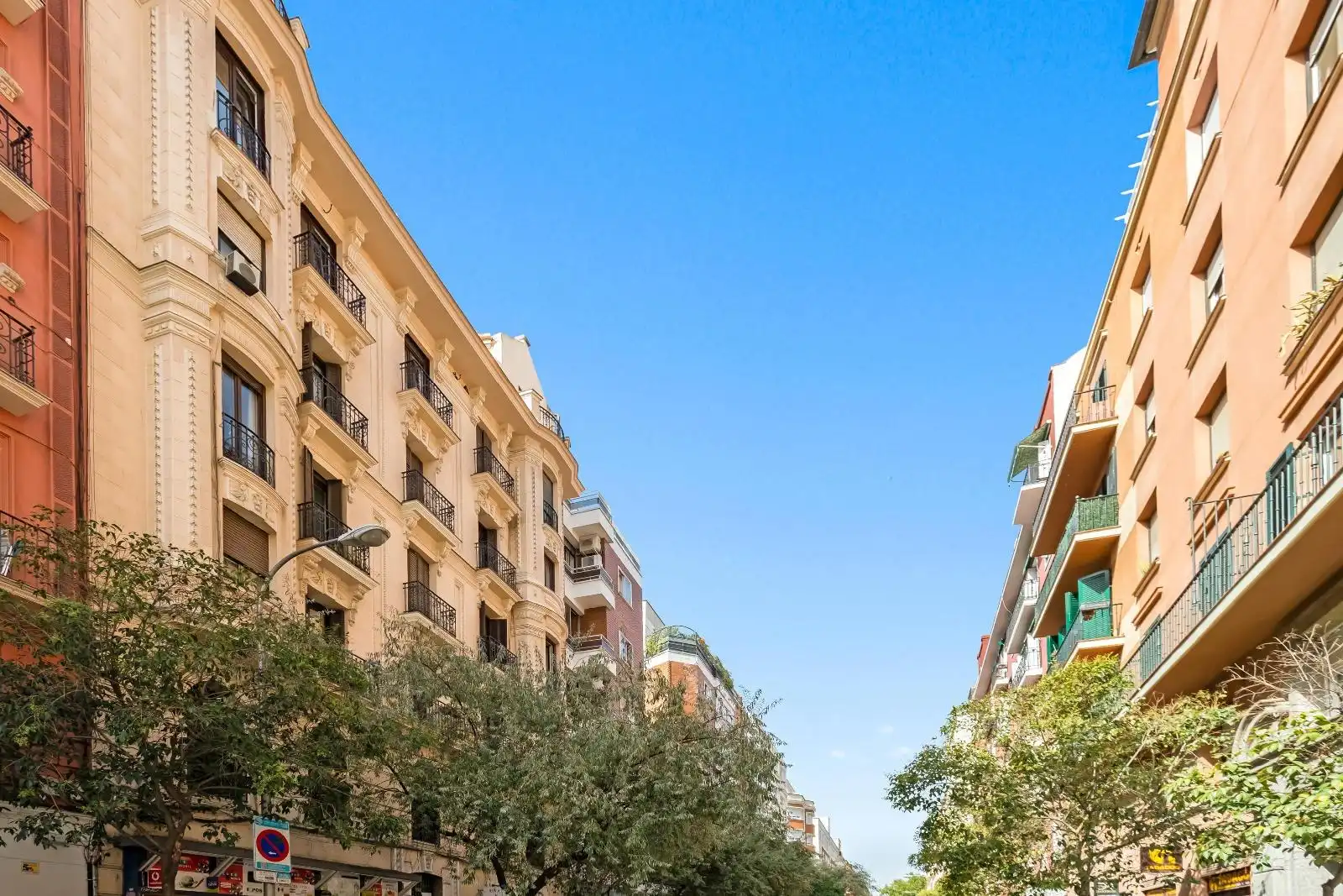 Außenansicht von Wohnungen zur Miete in Barrio de Salamanca