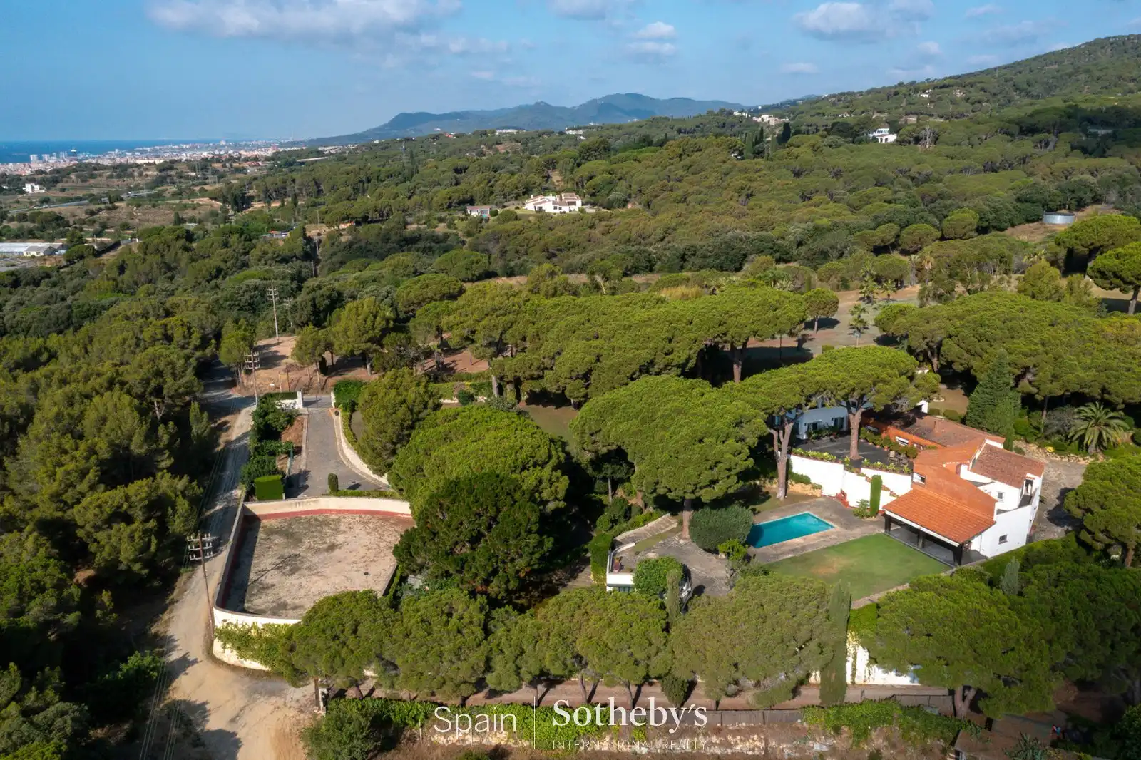 Casa amb piscina en venda a Camí Molí de Vent 15